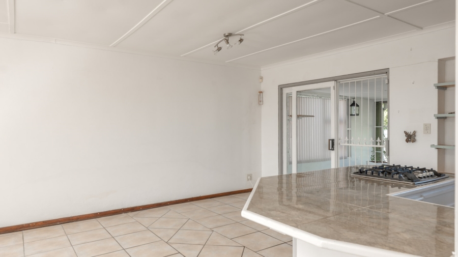 To Let 3 Bedroom Property for Rent in Struisbaai Western Cape
